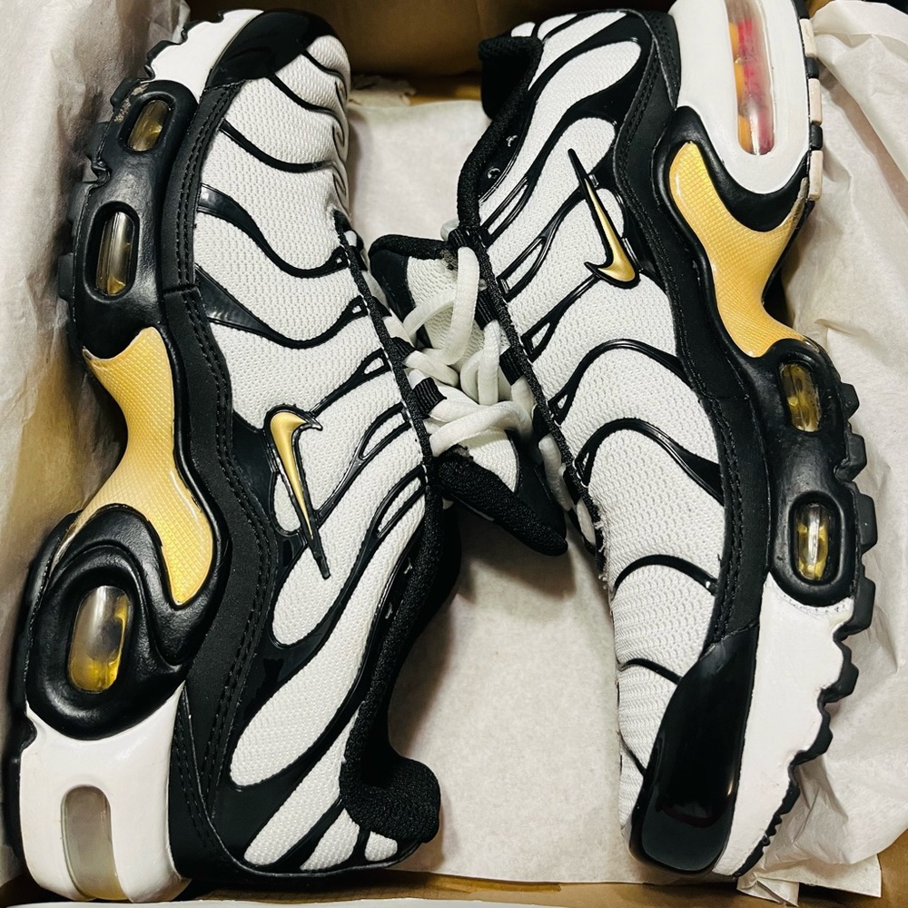 Nike Air Max Plus GS “White Metallic Gold” 4y kids